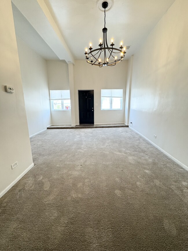 Building Photo - 647 W 48th Pl