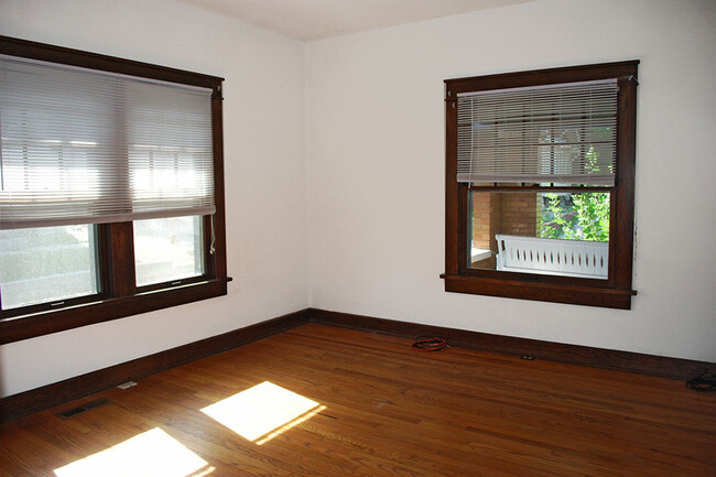 Foto del edificio - 3 Bed, 1 Bath House - "Stone's Throw"