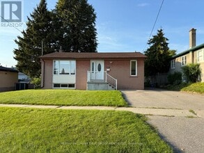 Building Photo - 927 Greenwood Crescent