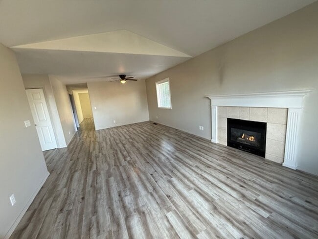 Foto del edificio - 577 Sunwood Dr NW