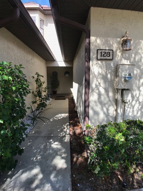 Building Photo - 128 Rose Bank Rd