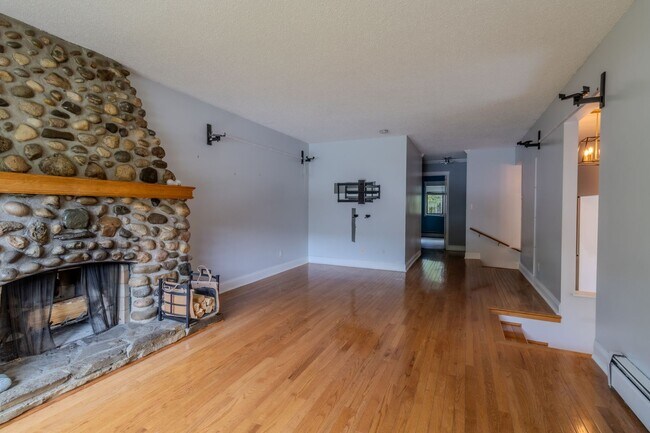 Foto del edificio - Live Large – Gorgeous Home with 4 Beds, 3 ...