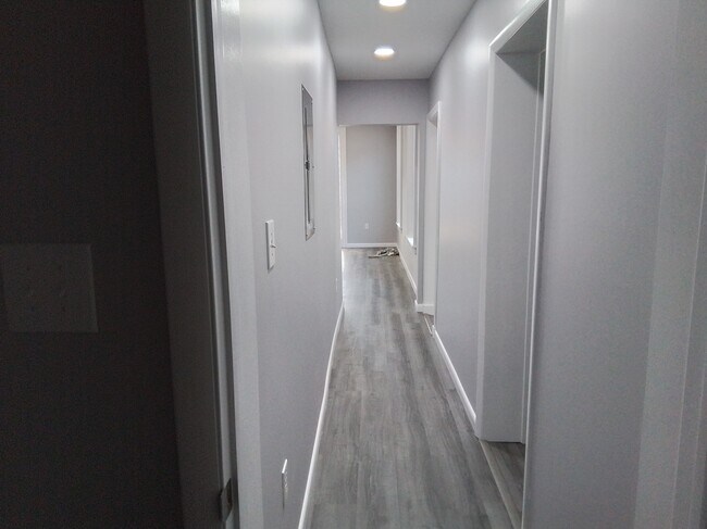 Foto del edificio - 322 E Main St