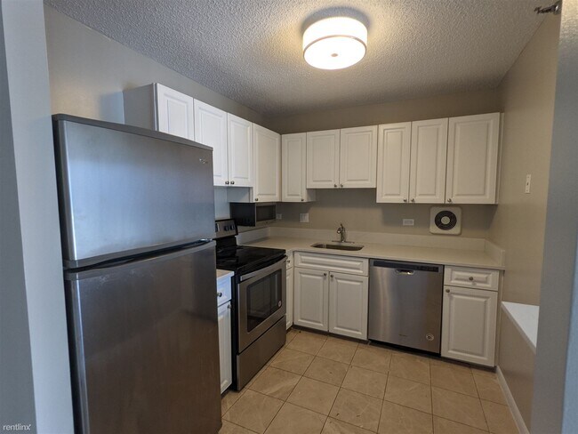 Building Photo - 1 br, 1 bath Condo - 111 W Maple St APT 1006