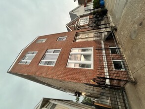 Building Photo - 2129 W 18th Pl
