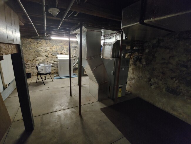 Basement w/dryer - 112 N Queen St