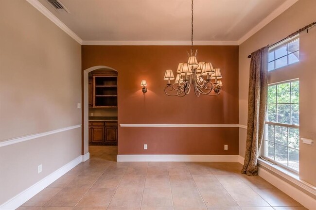 Building Photo - 929 Indian Trail