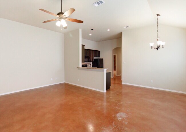 Foto del edificio - 3 Bedroom Duplex with Stained Concrete Floors and Greenbelt Views!