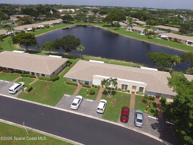 Foto del edificio - 8777 Warwick Dr