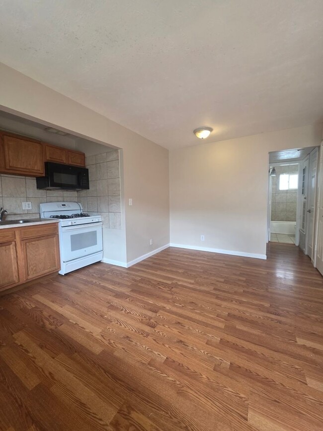 Building Photo - 616 N 46th St