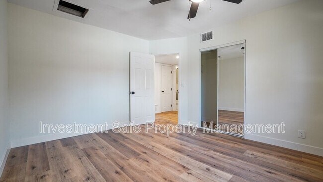Foto del edificio - 1849 E 16th St