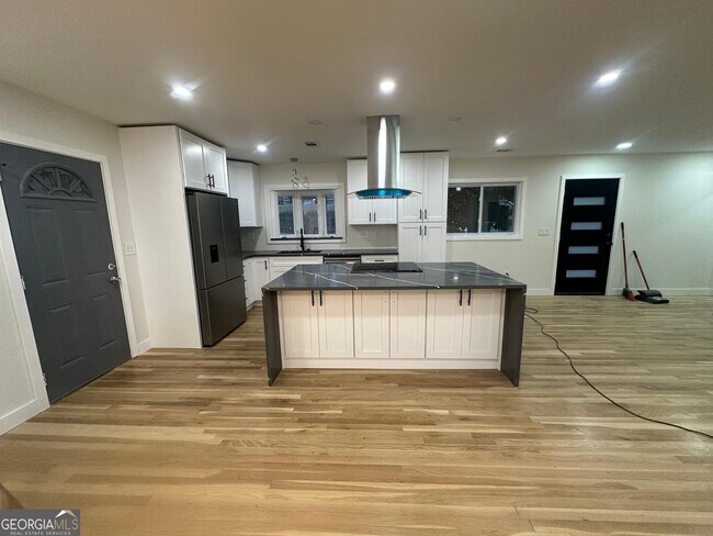 Foto del edificio - 42 W Belle Isle Rd NE