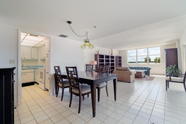 Building Photo - 2600 N Flagler Dr