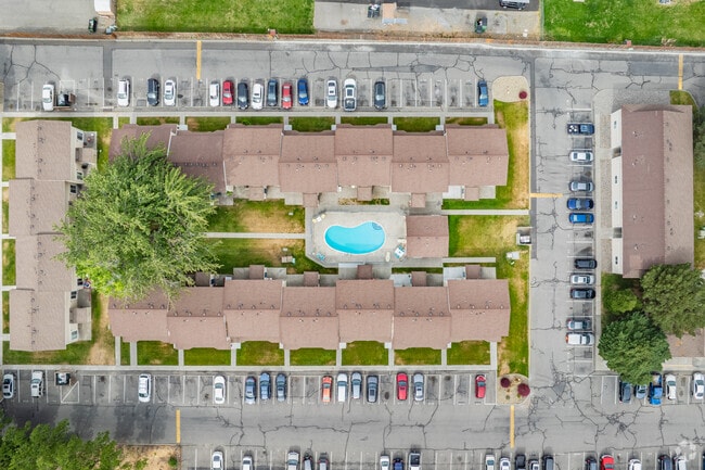 Seasonal Sparkling Pool - Sage Creek