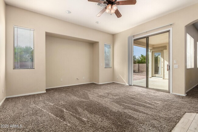 Foto del edificio - 4335 E Sleighbell Ln