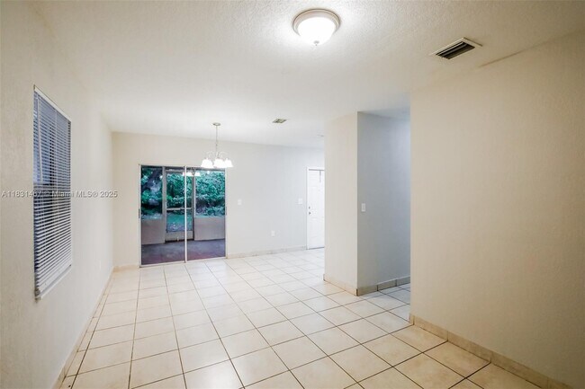 Foto del edificio - 325 NW 190th St