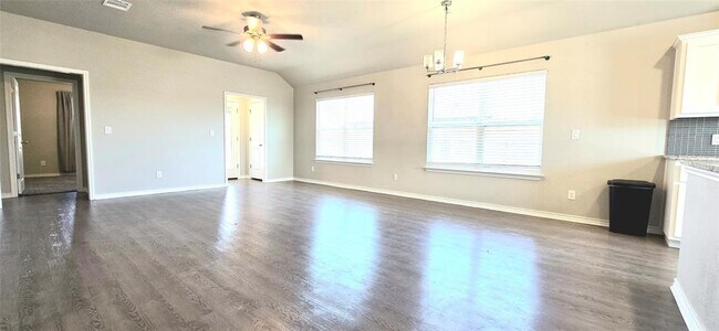 Foto del edificio - 136 Mike Warner Dr