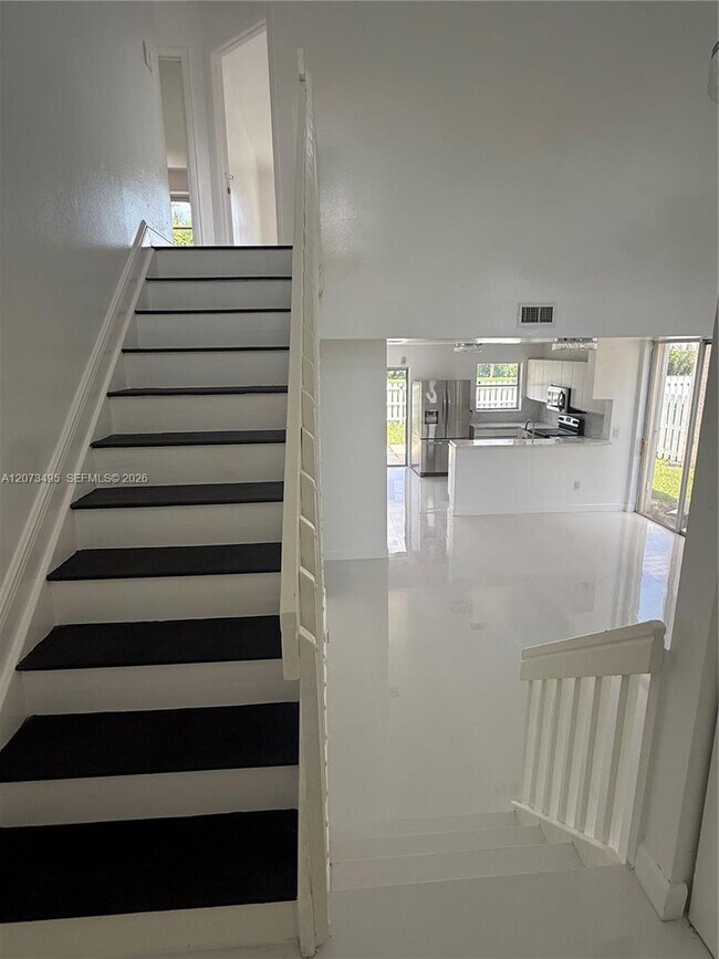 Foto del edificio - 875 NW 99th Ave
