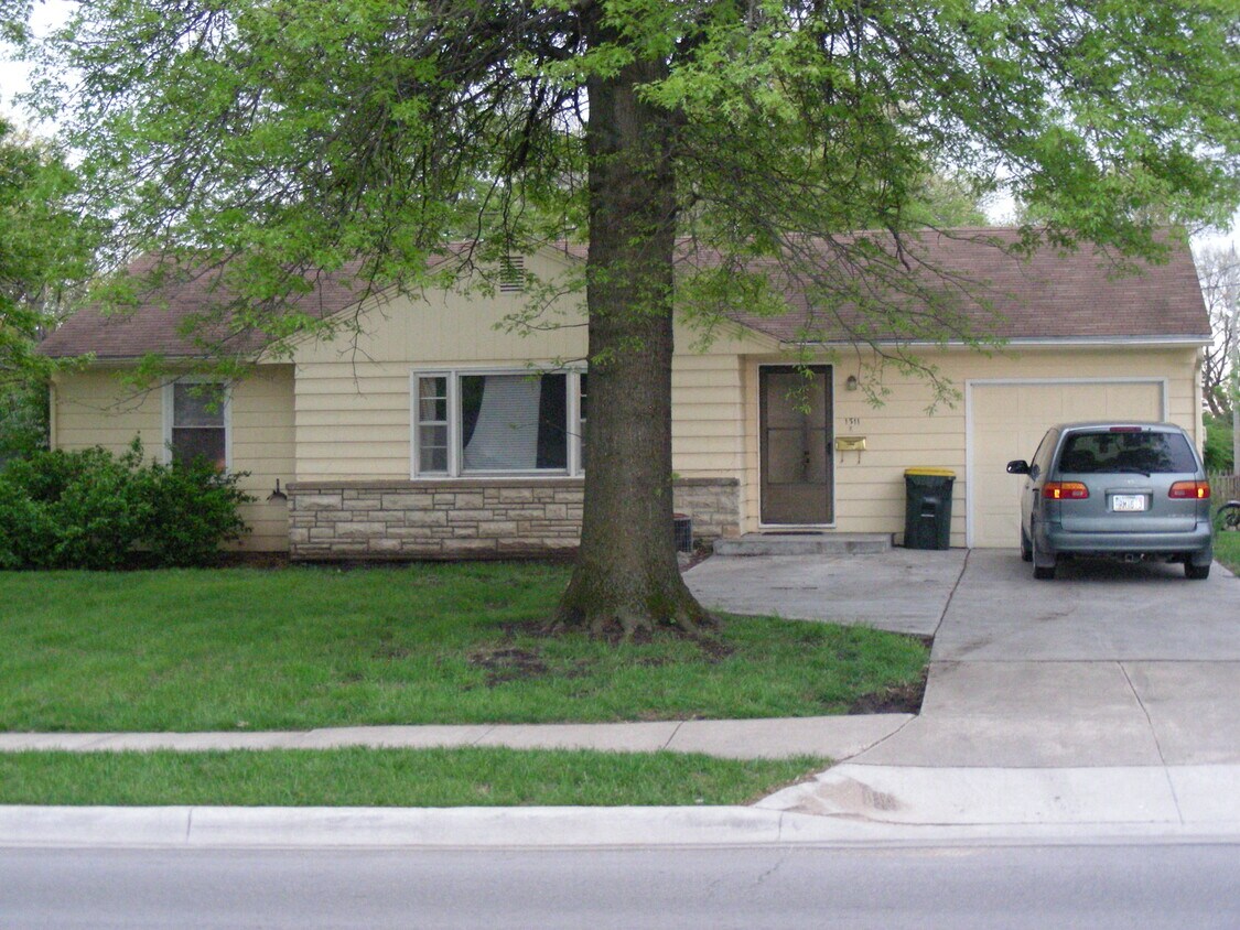 1311 W 19th St, Lawrence, KS 66046 House Rental in Lawrence, KS