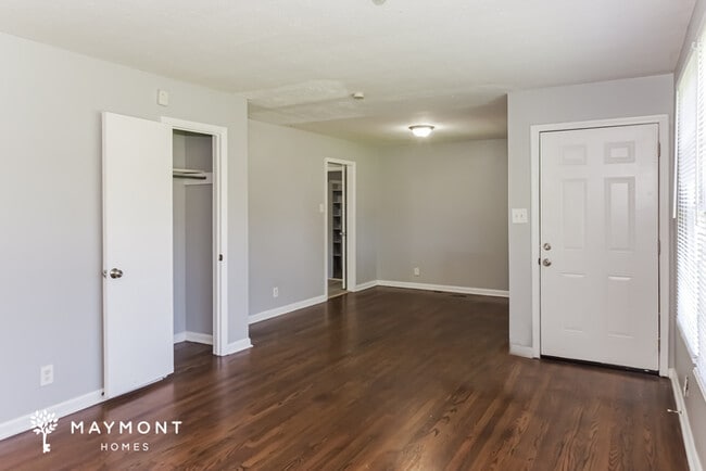 Building Photo - 3204 Tucker Dr NW