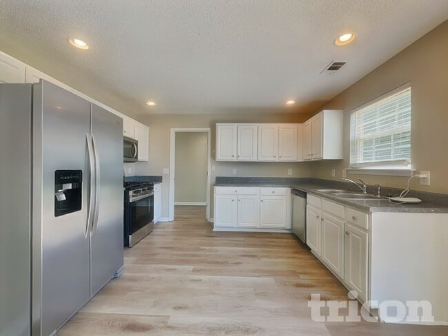 Building Photo - 33 Abbey Ln