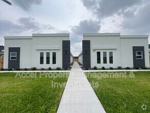 Building Photo - 1122 Country Club Dr