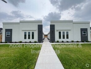 Building Photo - 1122 Country Club Dr