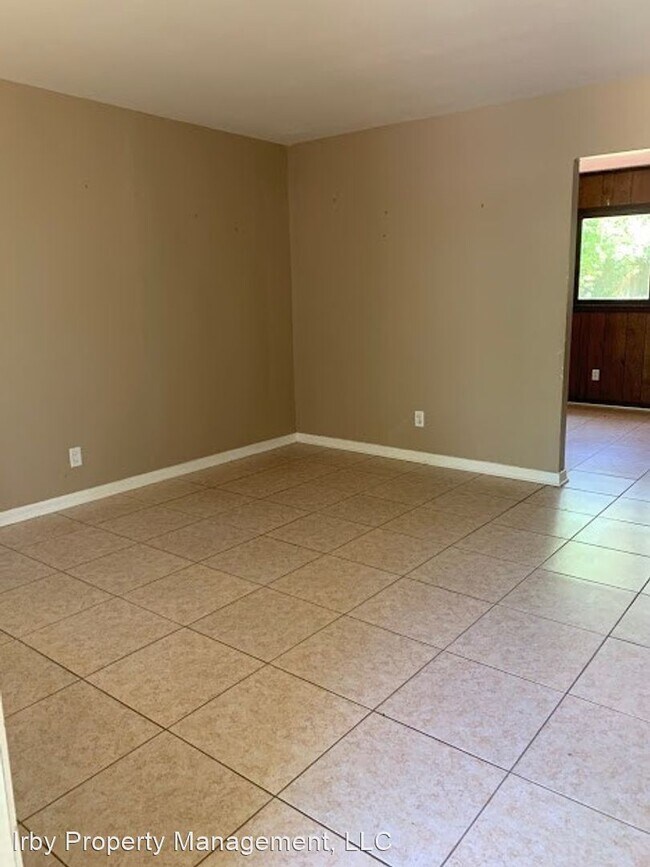 Building Photo - 3 br, 1 bath House - 1204 Barker Drive West
