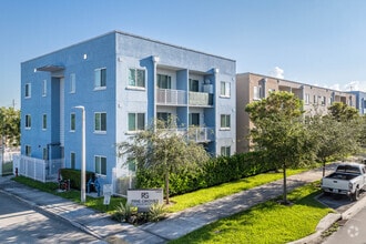 Building Photo - Pine Groves