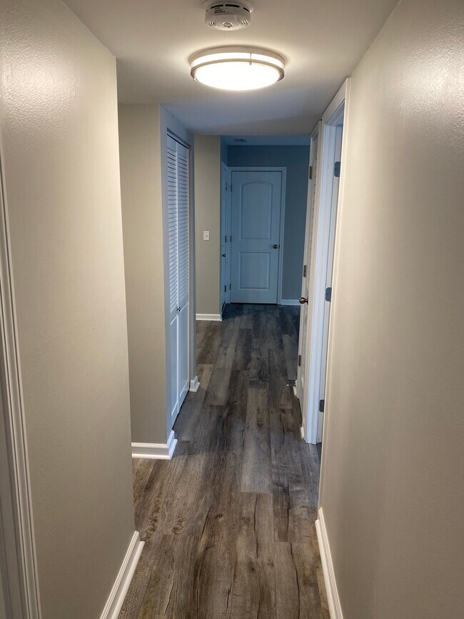 Pasillo - 1085 Merrimar Cir N