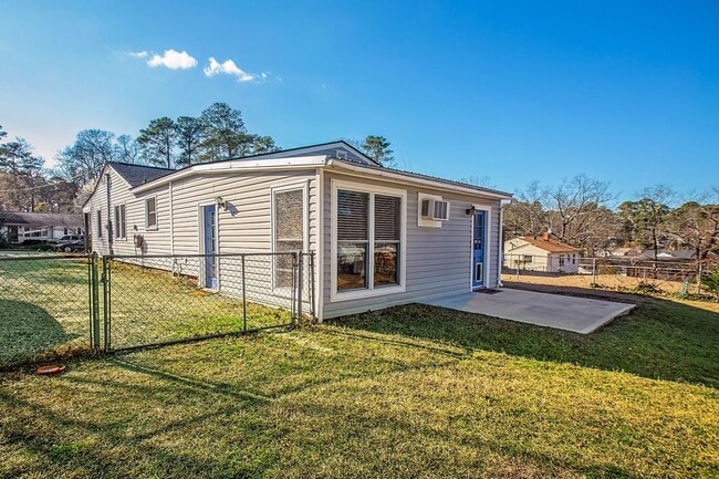 Building Photo - Cozy Updated Home