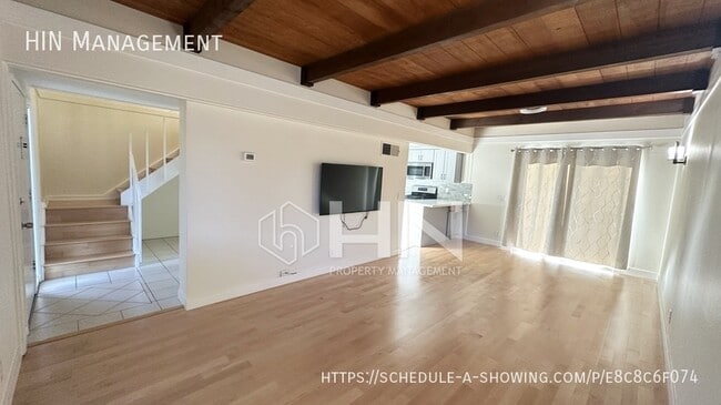 Building Photo - 532 Tyrella Ave