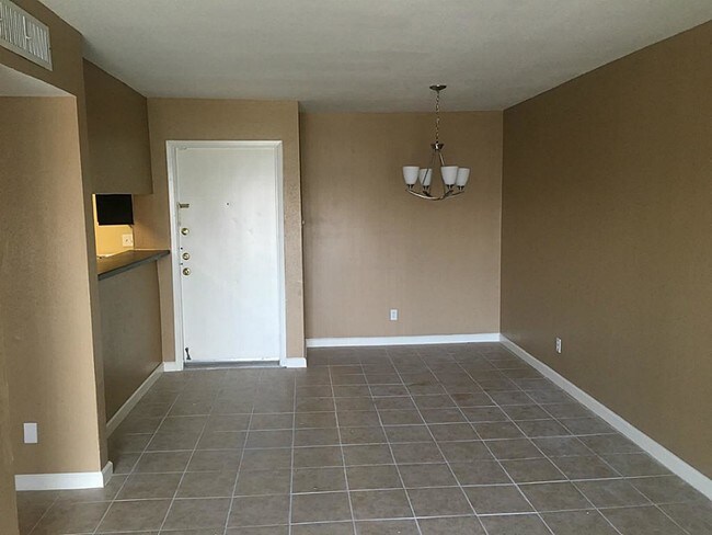 Building Photo - 2814 S Bartell Dr