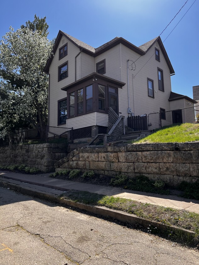 Primary Photo - 1565 Fairview Pl