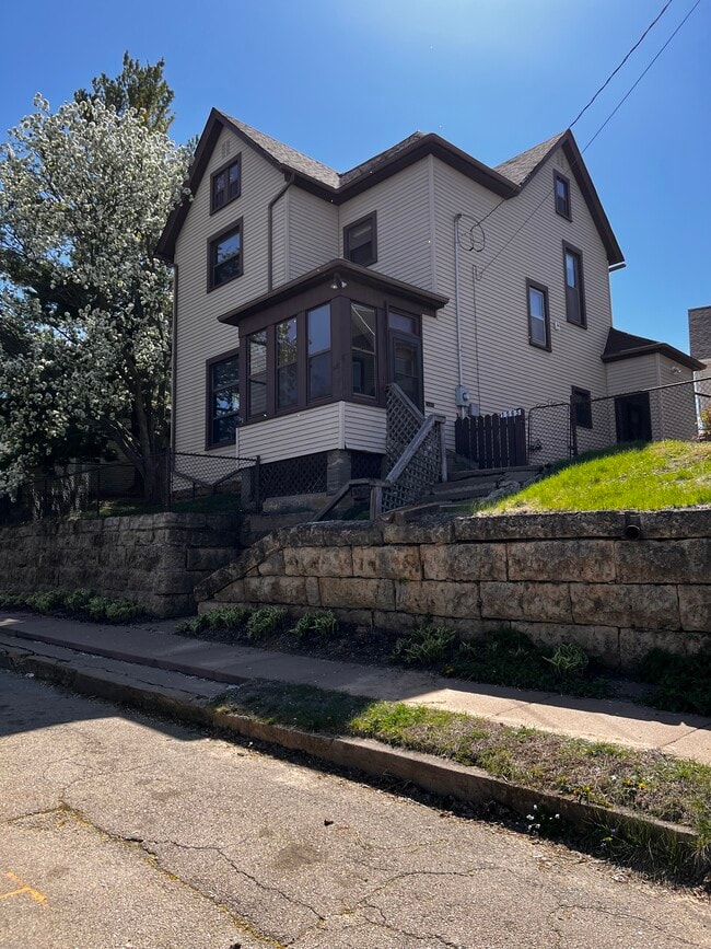 Building Photo - 1565 Fairview Pl