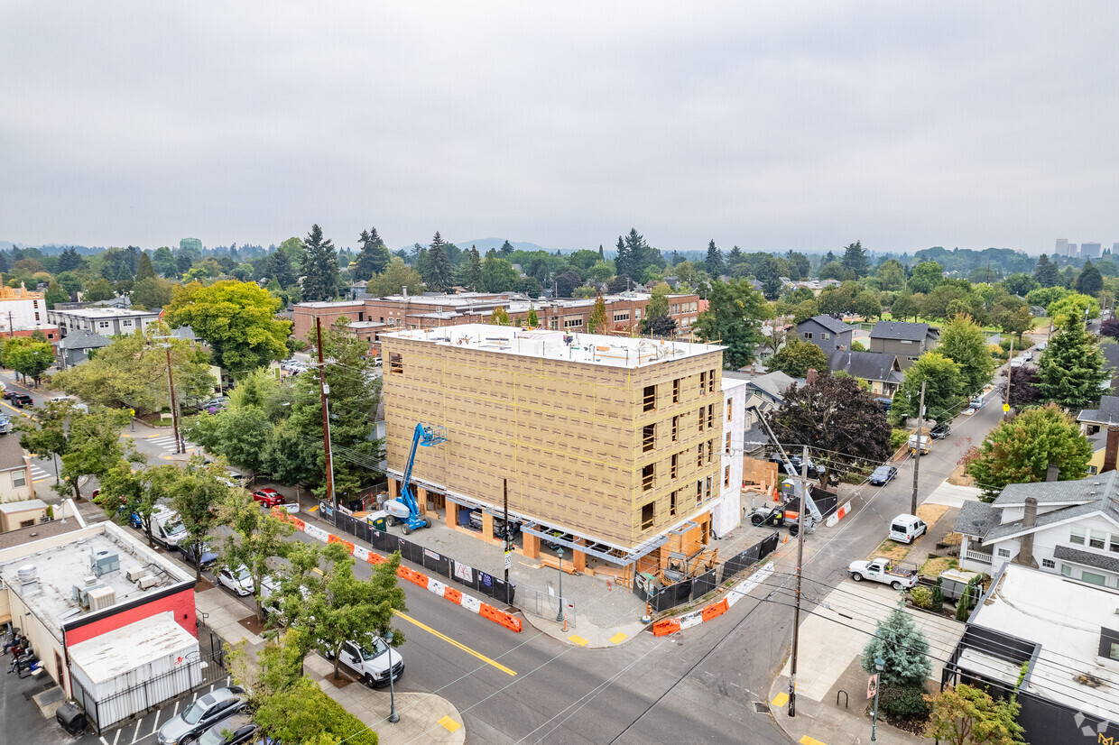Las tareas de construcción de octubre. 2022 - Alberta Alive -The Ronnie Herndon Building