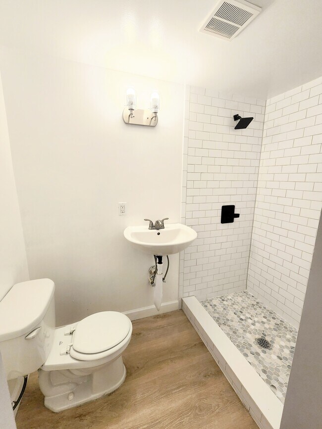 Foto del edificio - 135 E 17th St