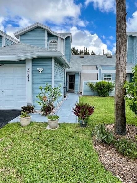 Building Photo - 3841 Island Club Cir E