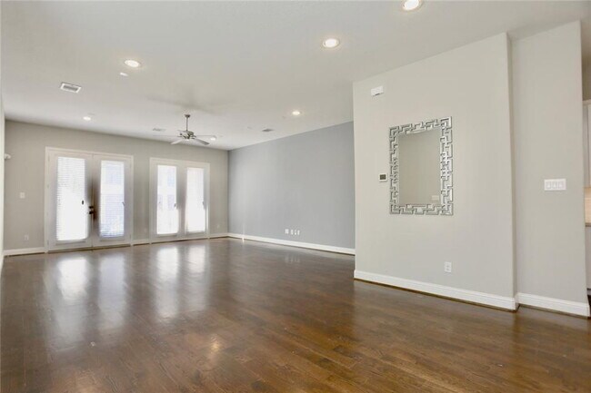 Foto del edificio - 1227 W 19th St