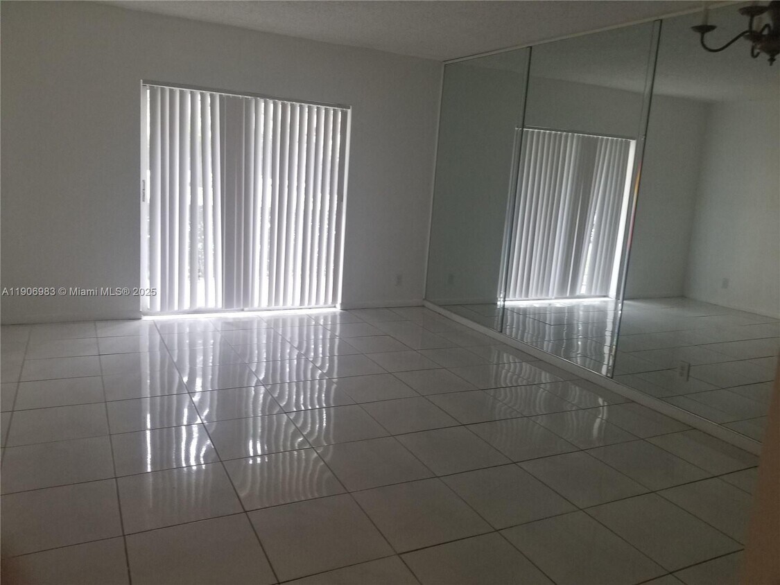 Foto principal - 4384 NW 9th Ave