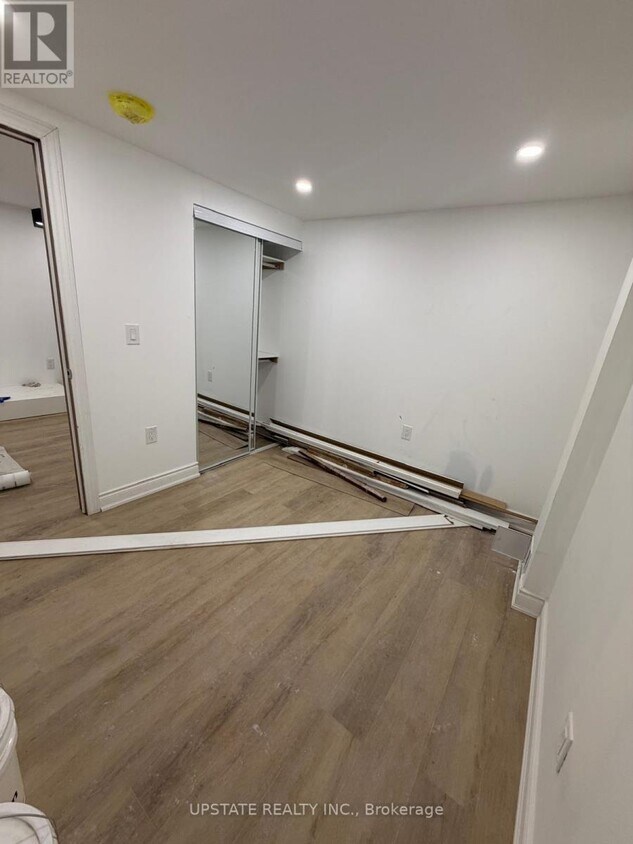 Building Photo - 20 Stirrup Ct