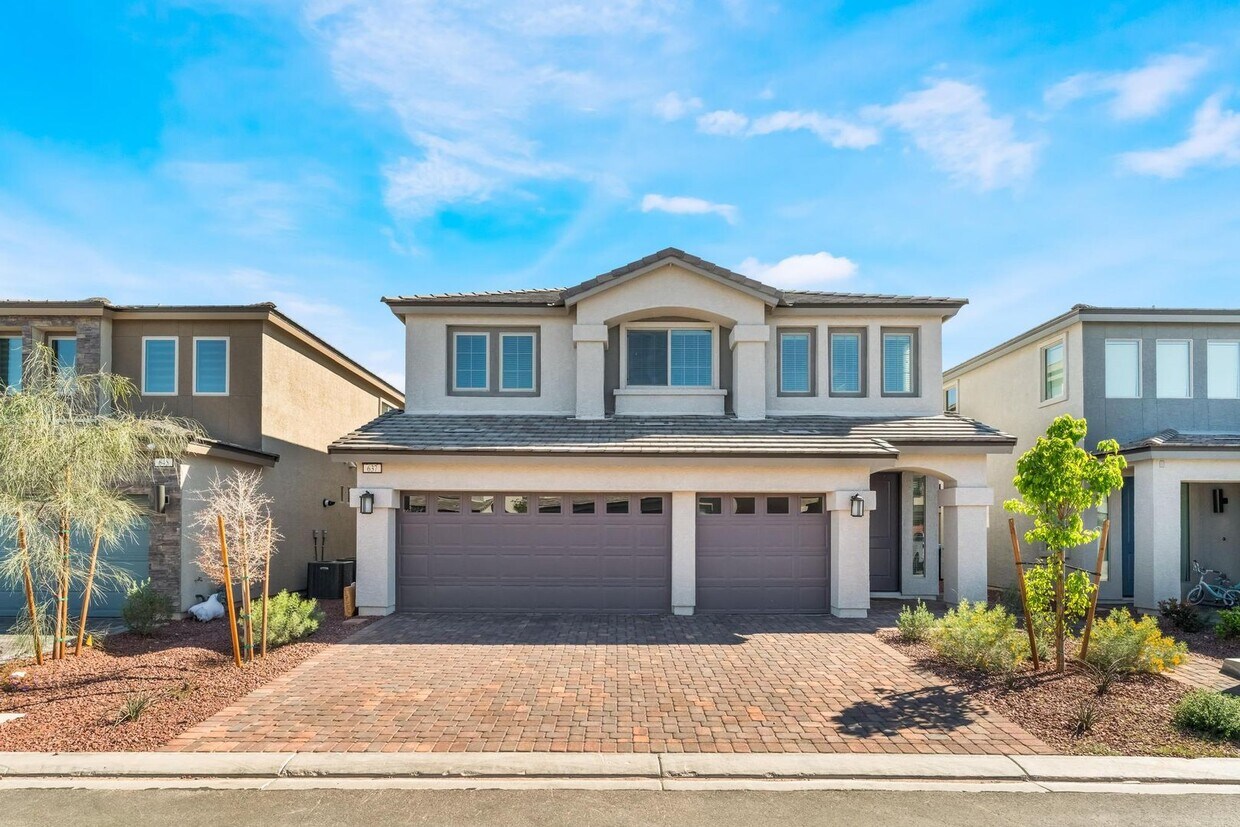 Primary Photo - Beautiful & Spacious 4 Bedroom Home locate...