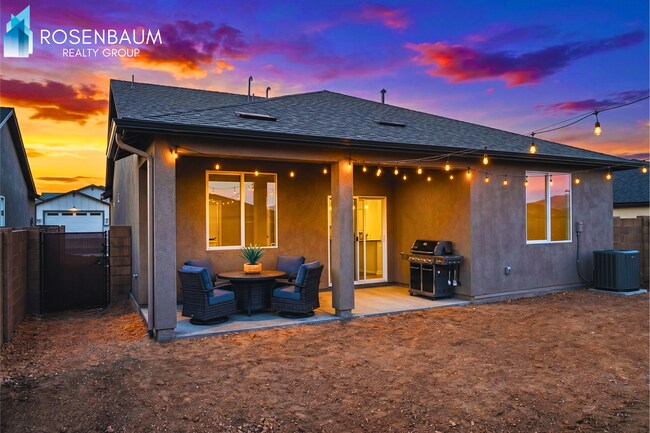 Building Photo - Gorgeous newly built 2-beds, 2-baths home in the new community of South Ranch!