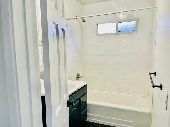 Hallway Bathroom - 7518 Amigo Ave