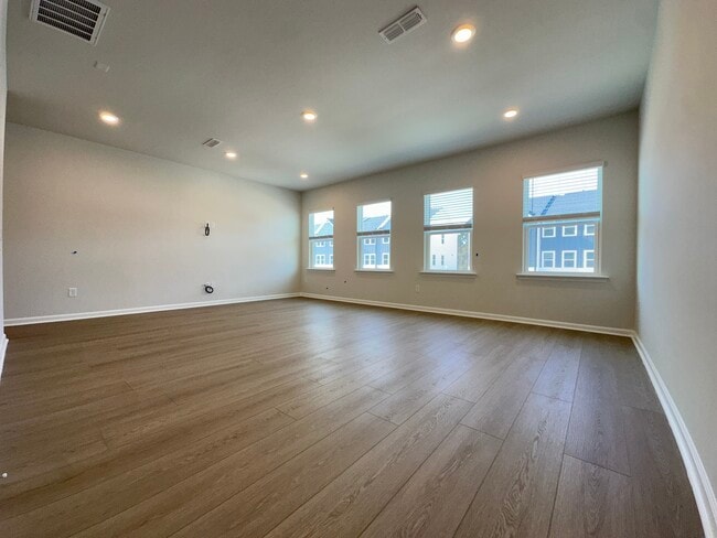 Building Photo - 2801 Farmhouse Dr