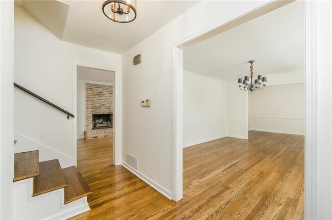 Building Photo - 230 Hillswick Ct NE