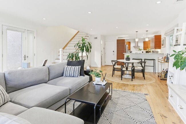 Building Photo - 665 Washington Blvd