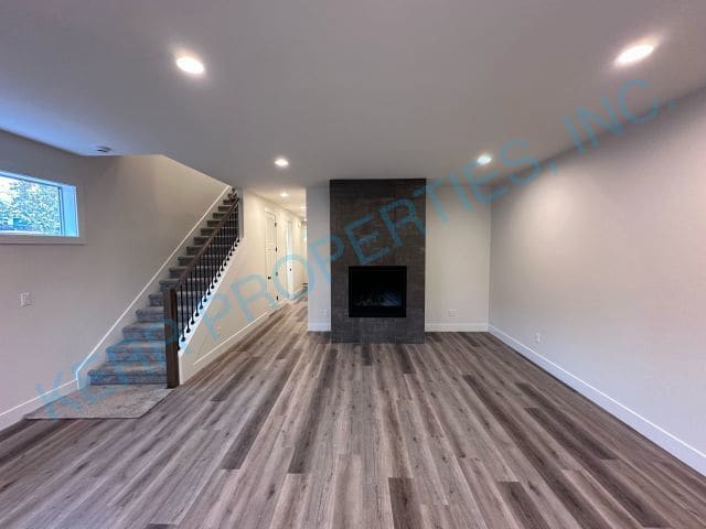 Building Photo - Charming 3-Bed Townhouse Oasis with 2.5 Baths on Pleasant St, Sandy, OR – 1,534 Sq Ft of Comfort!
