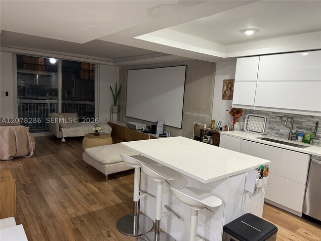 Building Photo - 401 Ocean 325