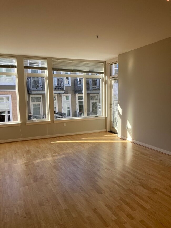 Building Photo - Harbor Square Condominium